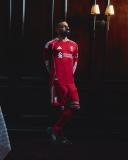 Novos uniformes do Liverpool para a temporada 2025/26