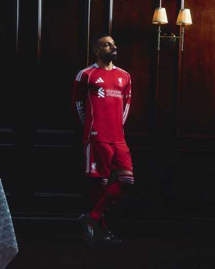 Novos uniformes do Liverpool para a temporada 2025/26