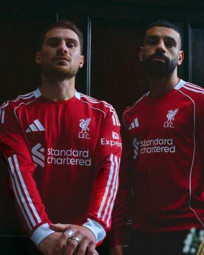 Novos uniformes do Liverpool para a temporada 2025/26