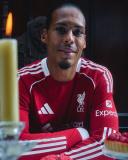 Novos uniformes do Liverpool para a temporada 2025/26