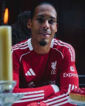 Novos uniformes do Liverpool para a temporada 2025/26
