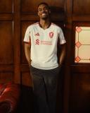 Novos uniformes do Liverpool para a temporada 2025/26