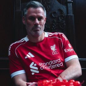 Novos uniformes do Liverpool para a temporada 2025/26