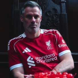 Novos uniformes do Liverpool para a temporada 2025/26