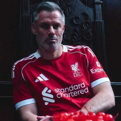 Novos uniformes do Liverpool para a temporada 2025/26