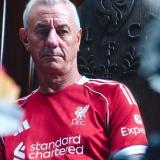 Novos uniformes do Liverpool para a temporada 2025/26