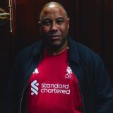 Novos uniformes do Liverpool para a temporada 2025/26