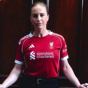 Novos uniformes do Liverpool para a temporada 2025/26