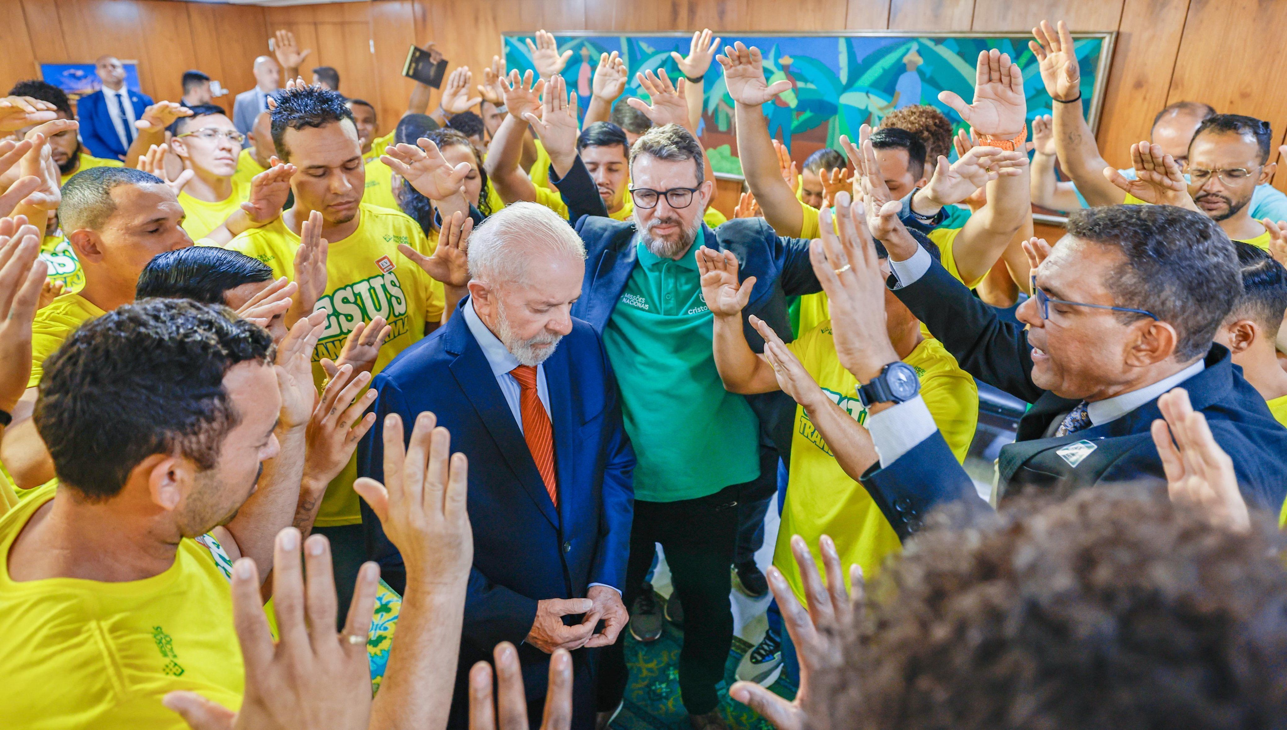 Deputado que participou de evento no Planalto já disse que receberia 'vagabundos igual ao Lula' a tiros