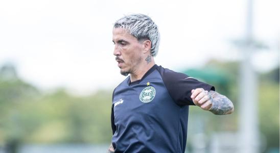 Josué é o camisa 10 do Coritiba