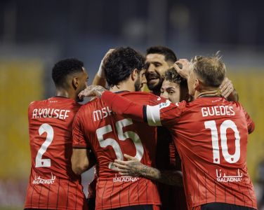 Róger Guedes comemora gol do Al Rayyan, do Catar