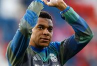 Mbappé, do Real Madrid, é flagrado ‘aos beijos’ com atriz da Netflix
