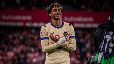 Lamine Yamal comemora gol pelo Barcelona na LaLiga