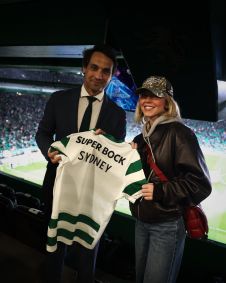Sydney Sweeney, atriz de Hollywood, em jogo do Sporting-POR