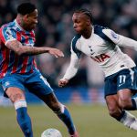 Com um a menos, Tottenham perde de virada para o Palace e se aproxima do Z4