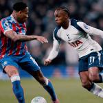 Com um a menos, Tottenham perde de virada para o Palace e se aproxima do Z4