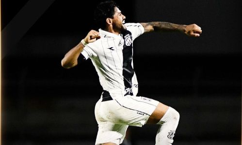 Bryan Borges comemora gol pela Ponte Preta