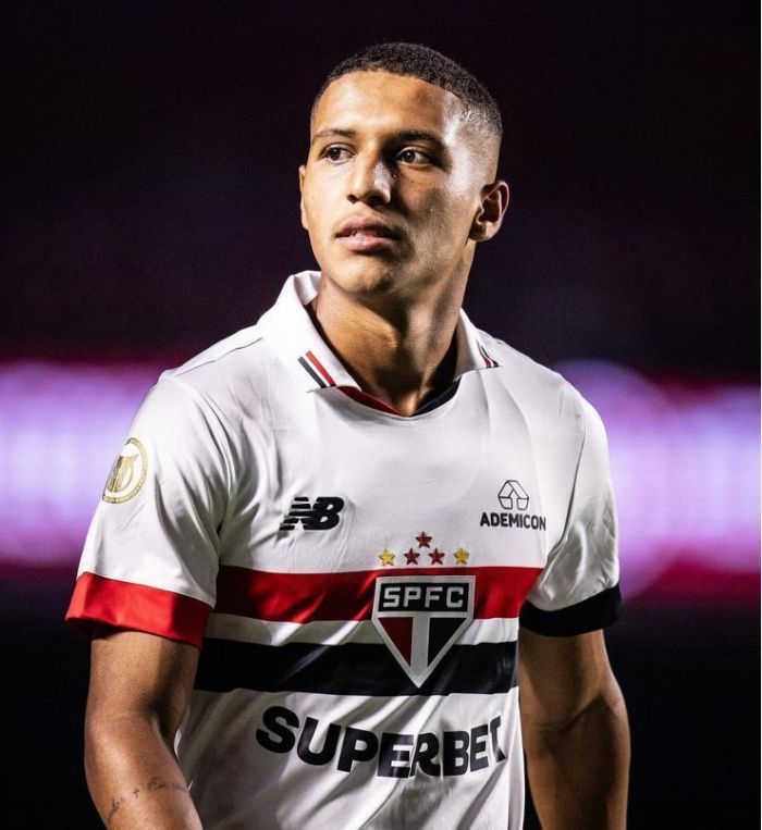 Henrique do Carmo integra o time profissional do São Paulo