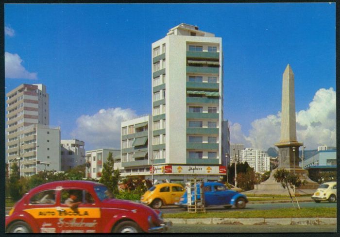 O obelisco da Praça 7, carinhosamente chamado de 'pirulito', quando esteve na Praça Diogo de Vasconcelos, na Savassi O obelisco da Praça 7, carinhosamente chamado de 'pirulito', quando esteve na Praça Diogo de Vasconcelos, na Savassi