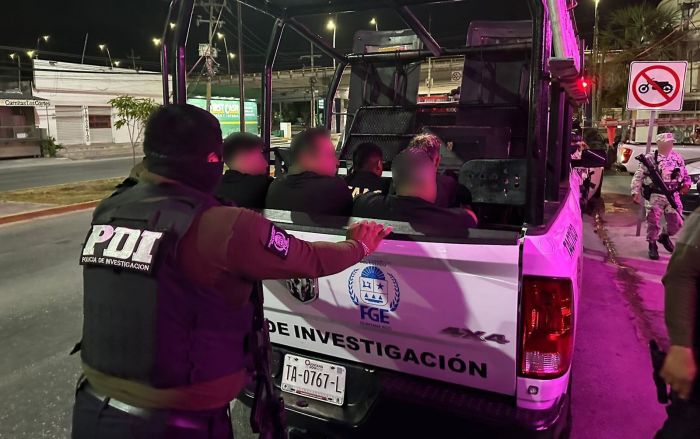Nesta operação foram detidos três homens mexicanos identificados, que agora serão investigados pelo crime de tráfico de pessoas e exploração sexual no município de Cancún.