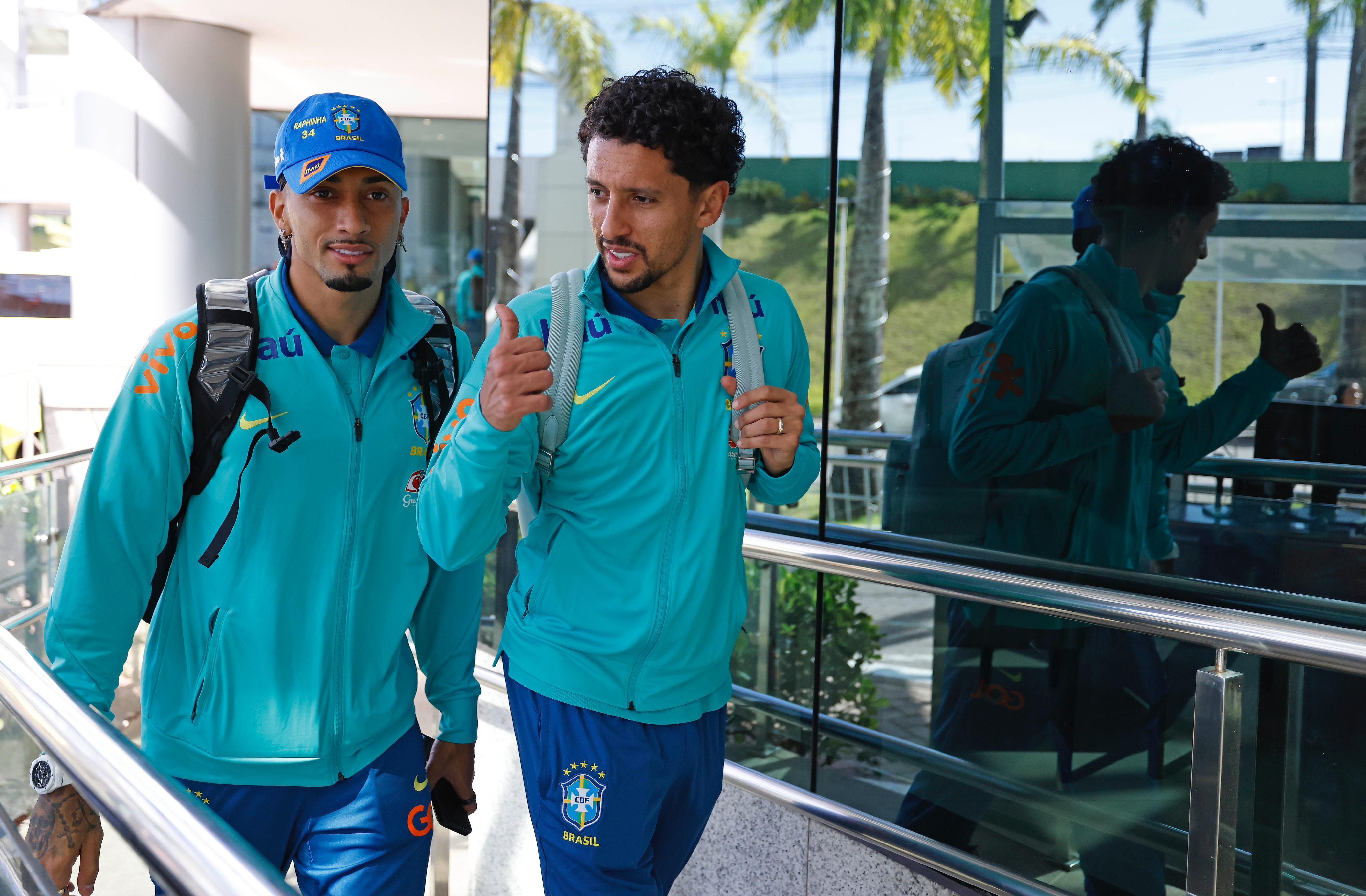 Seleção desembarca em Salvador para enfrentar o Uruguai; veja a programação