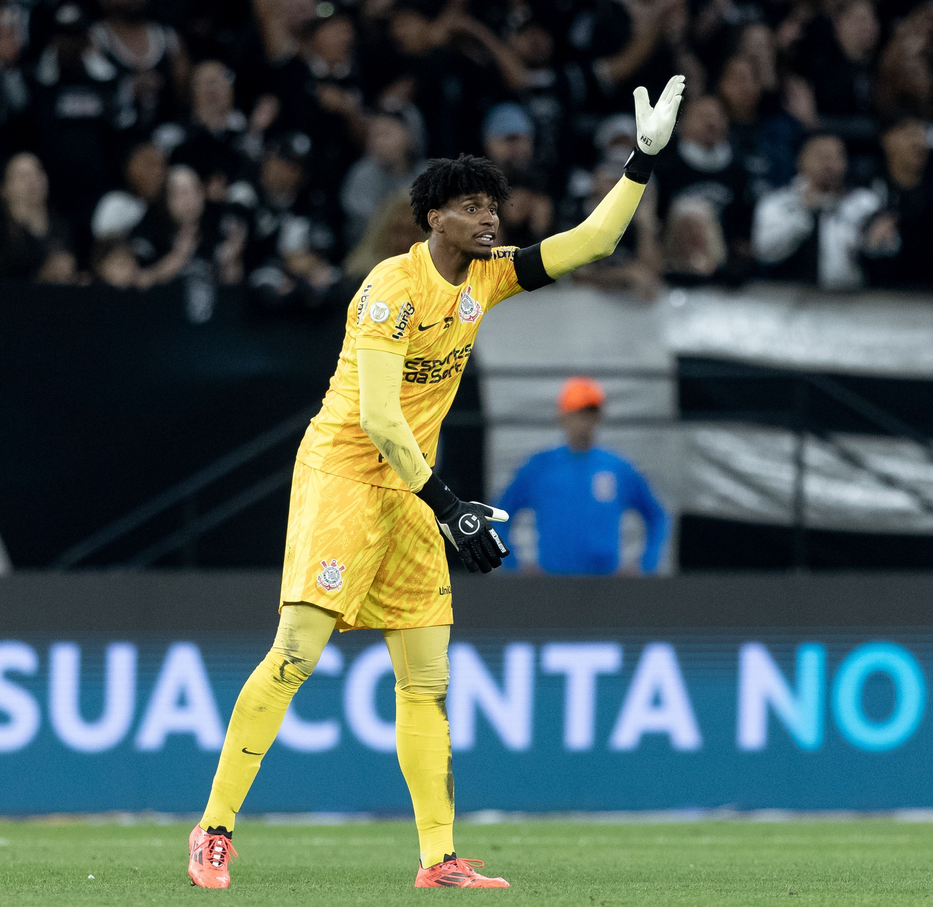 Por que Corinthians quis comprar Hugo Souza antes do prazo máximo