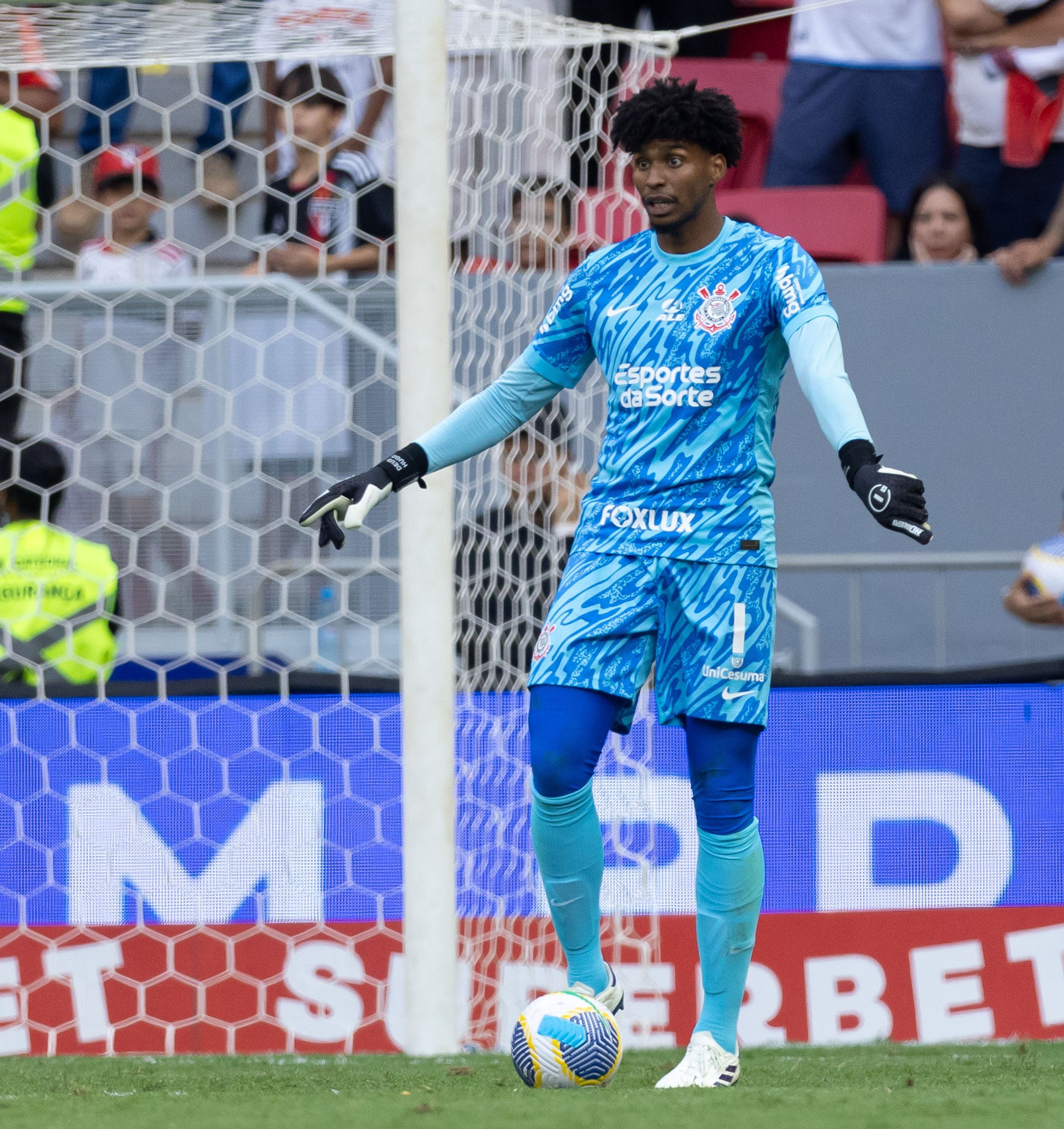 Corinthians não paga Flamengo por Hugo Souza, mas caso não preocupa clubes