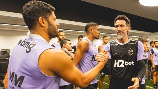 Domínguez em encontro com Hulk na Cidade do Galo
