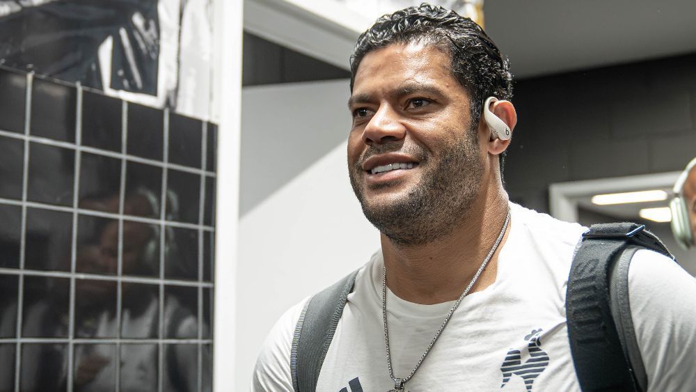 Hulk mostra nova 'armadura' para jogo do Atlético e manda recado