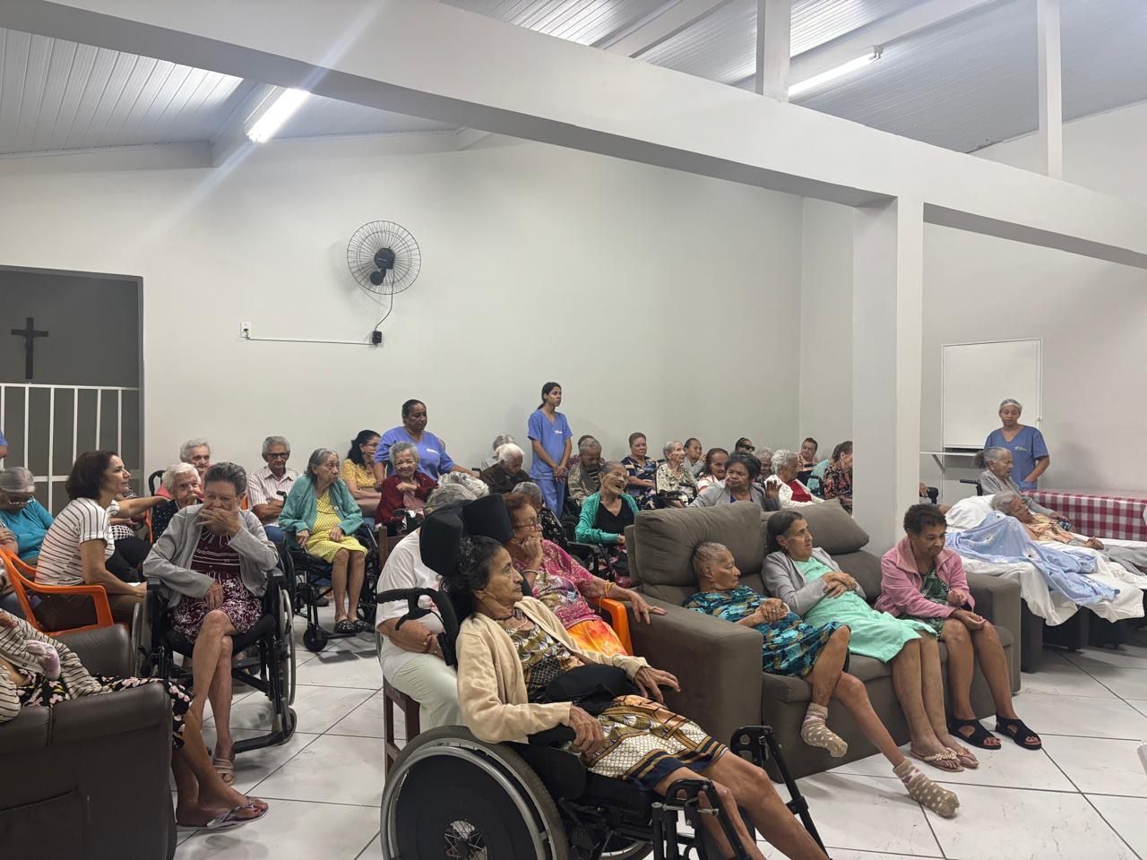 Hospital Dilson Godinho promove campanha para arrecadar fraldas geriátricas para o Lar das Velhinhas em Montes Claros