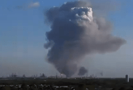 Vídeo: incêndio em refinaria no Texas causa tremor e nuvem 'preta'