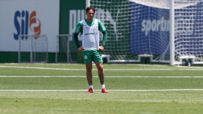 Khellven em treino do Palmeiras antes do jogo contra o Capivariano, pelas quartas do Paulista