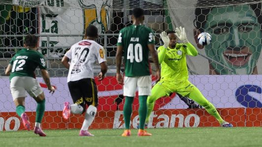 Carlos Miguel defende pênalti na final do Campeonato Paulista