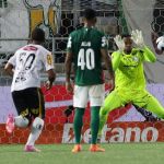 Carlos Miguel manda recado à torcida do Palmeiras após pênalti e projeta decisão