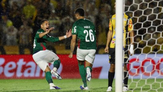 Vitor Roque e Murilo comemoram gol marcado pelo Palmeiras na final contra o Novorizontino