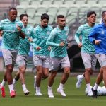 Elenco do Palmeiras treina no Allianz Parque, e destaque elogia novo gramado