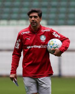 Abel Ferreira comanda treino do Palmeiras no Allianz Parque