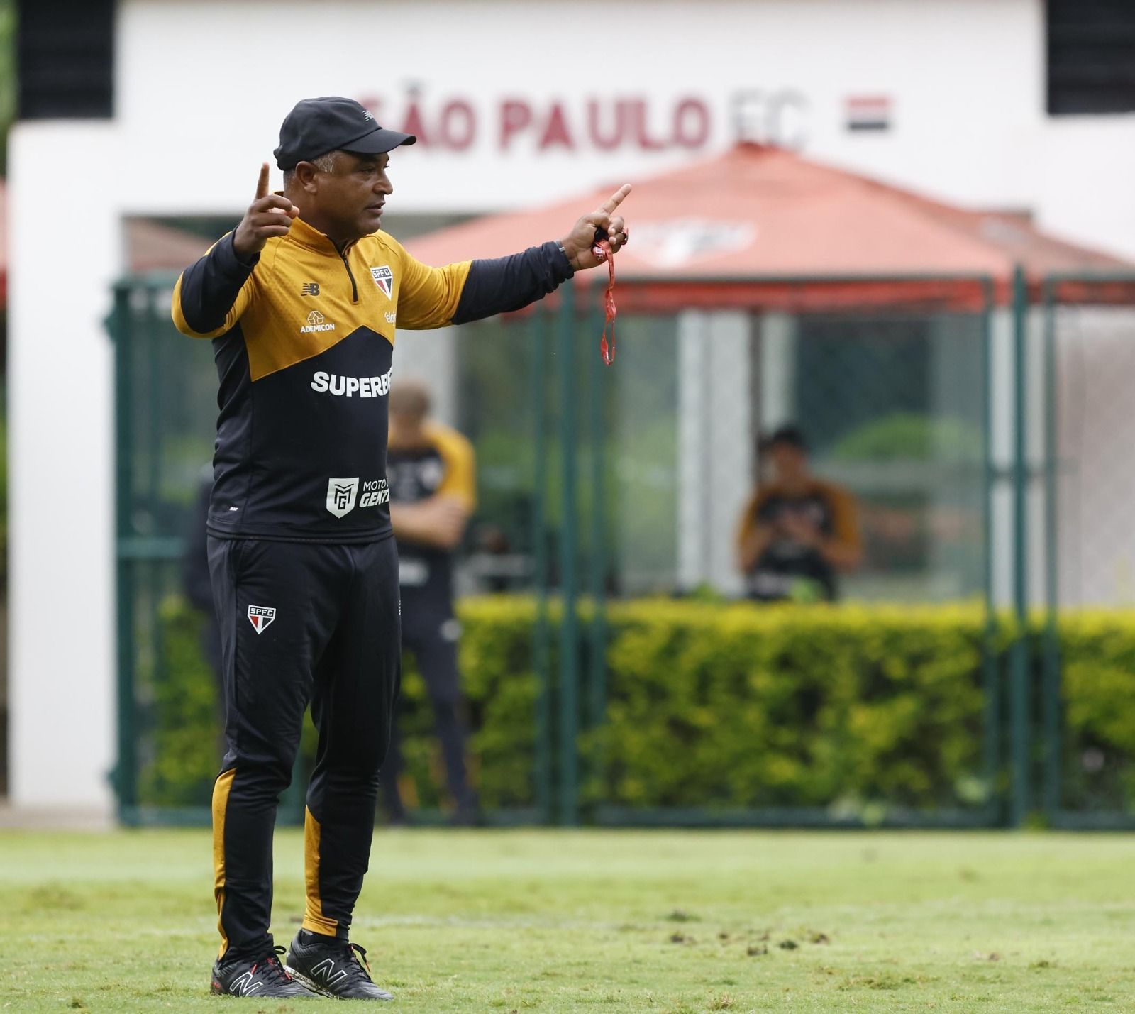 Entenda por que São Paulo e Roger Machado alinharam contrato curto