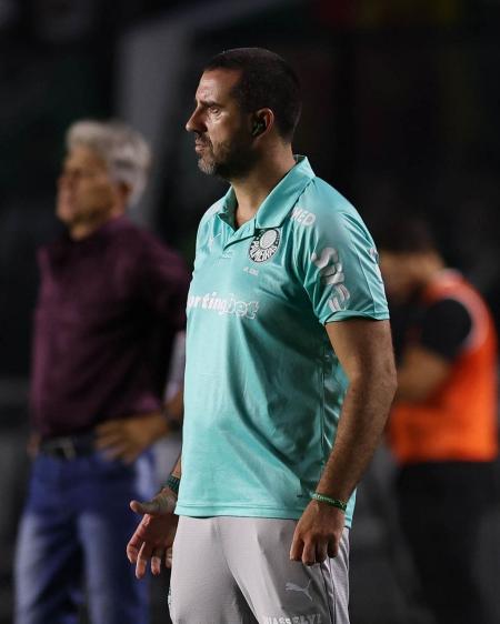 João Martins, auxiliar técnico de Abel Ferreira, comandou o Palmeiras contra o Vasco