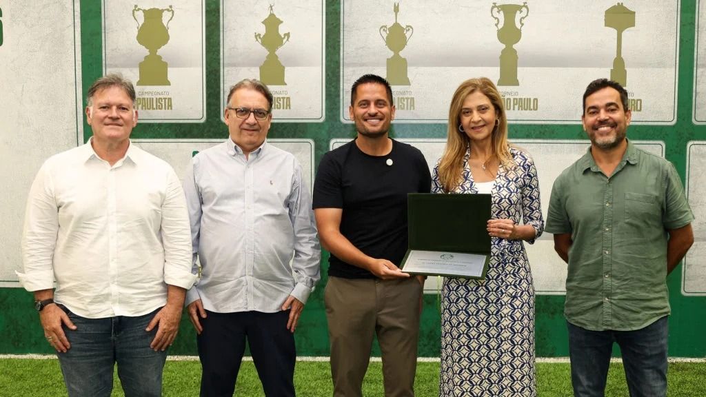 Palmeiras se despede de técnico da base; clube busca treinador do São Paulo
