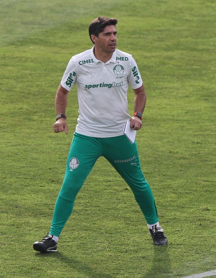 Abel Ferreira comanda treino do Palmeiras, em Lima (PER), para final da Libertadores