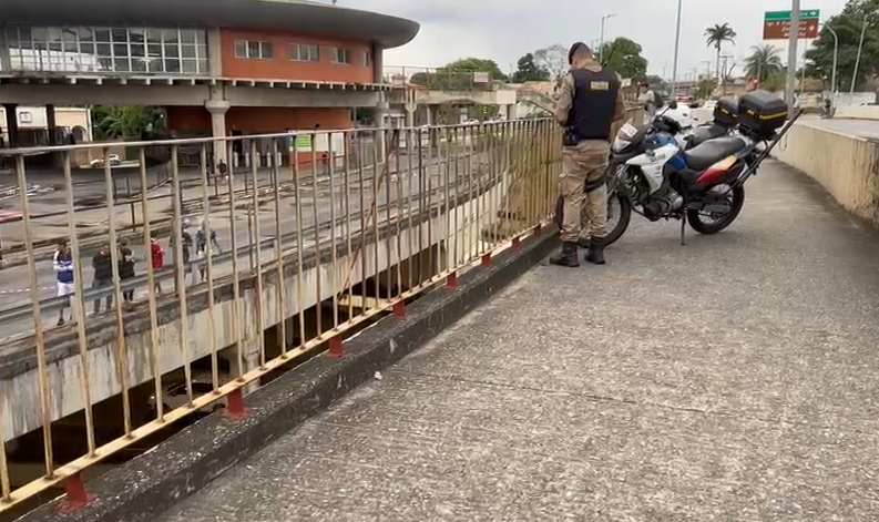 Homem agride ex e se mata à luz do dia em avenida da Pampulha, em BH