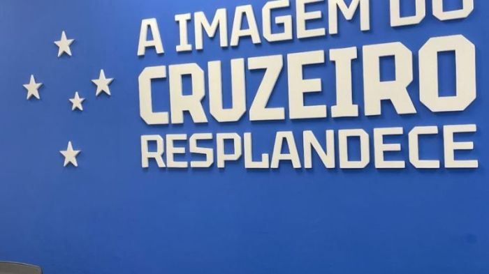 Empresário de Marlon, Marcelo Karan publicou, nesta sexta-feira (8), uma foto em uma sala de reuniões na Toca da Raposa II