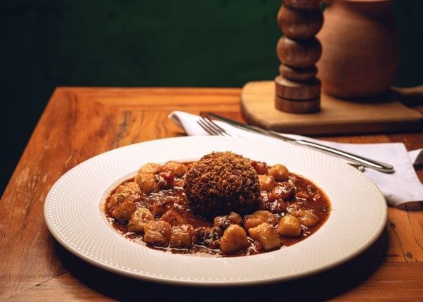 Coda Alla Vaccinara E Gnocchi Al Sugo<br />