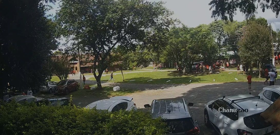 Polícia Civil do RS indicia torcedor do Inter que jogou pedra contra torcida do Grêmio