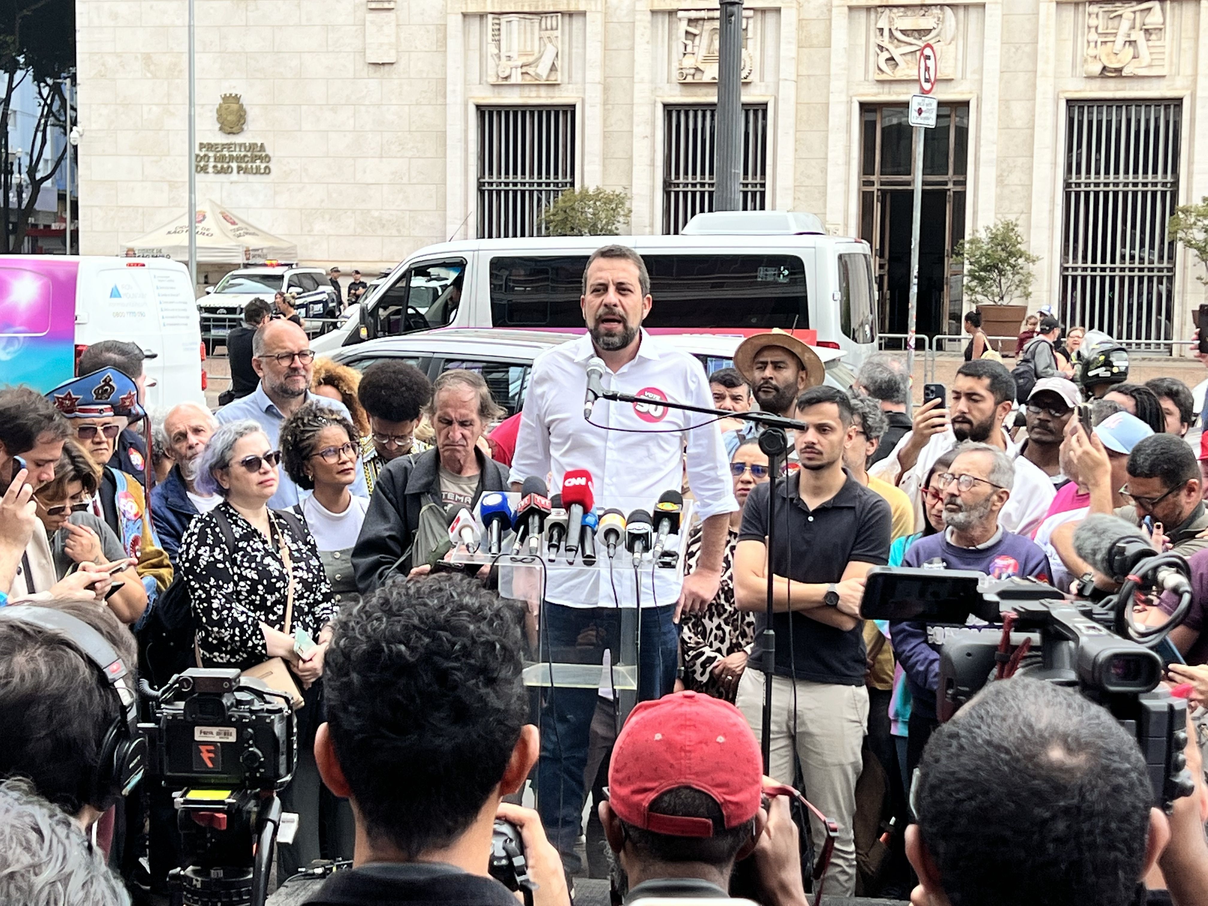 Boulos vai dormir em casas de apoiadores para tentar virar votos em bairros de São Paulo