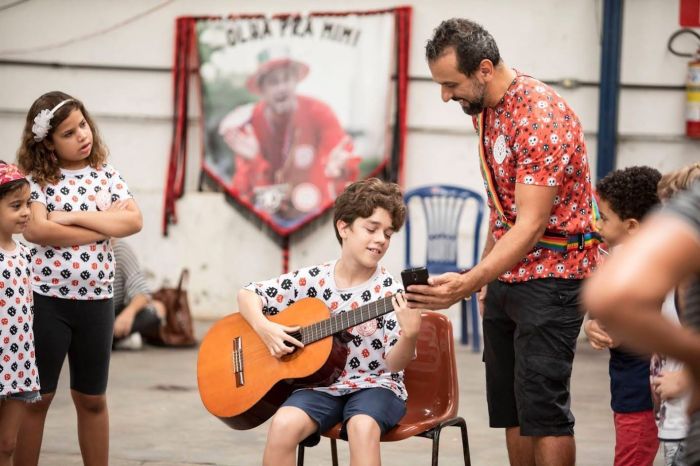 Tiago tocando violão no Queixão Tiago tocando violão no Queixão