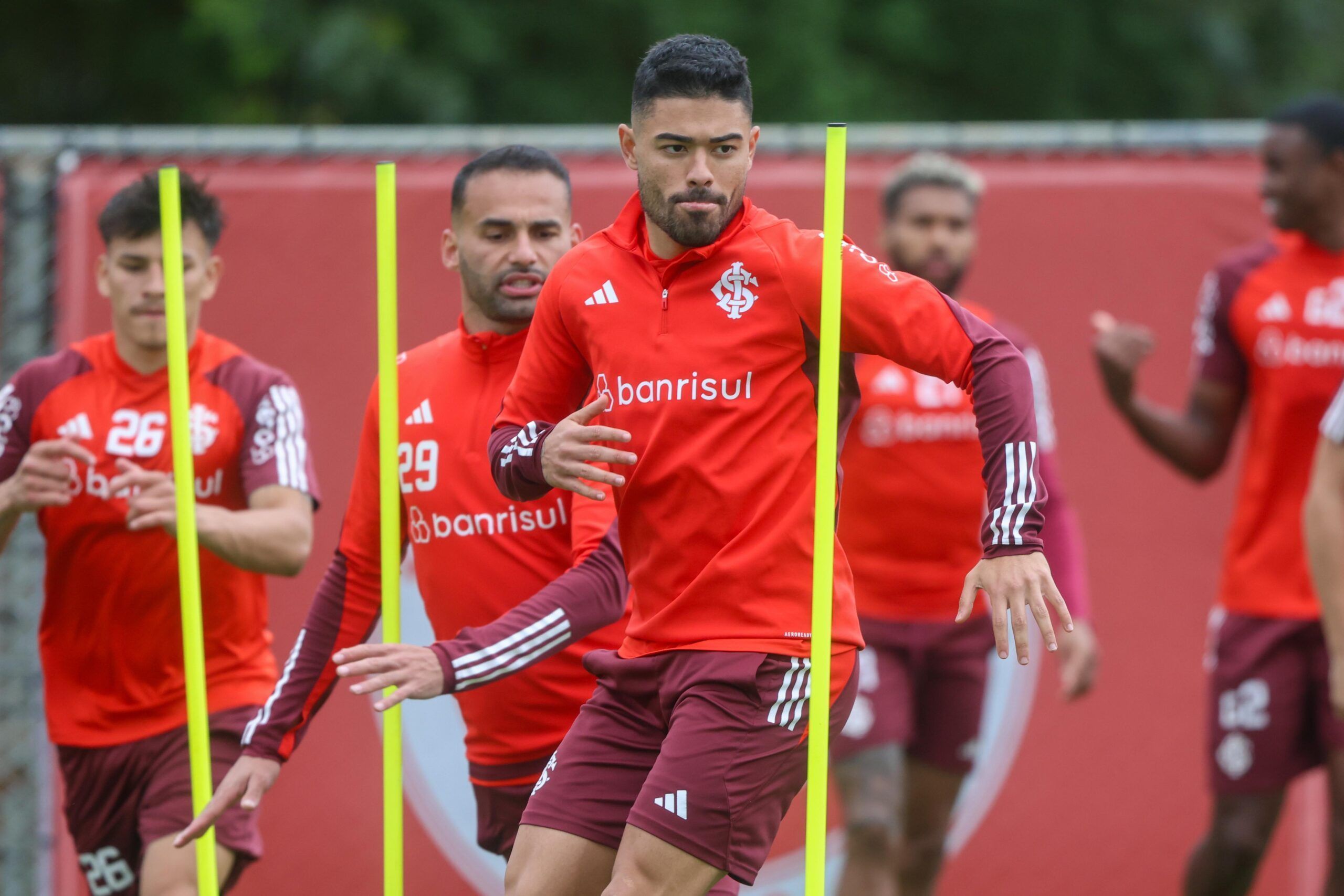 Inter anuncia negociações avançadas para transferência de meia-atacante