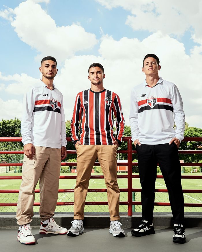Michel Araujo, Nestor e James posam com novas camisas de manga longa do São Paulo