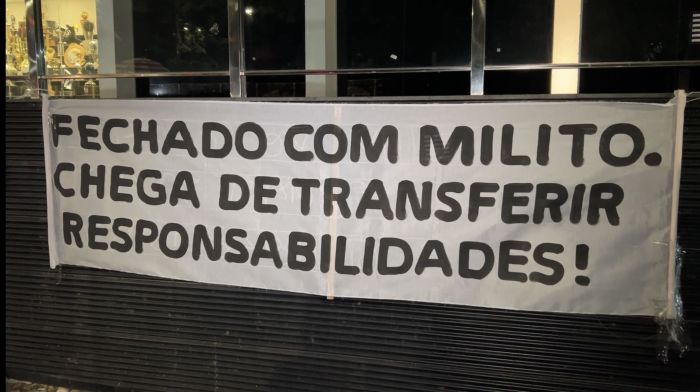 Torcedores do Atlético mostraram apoio ao técnico Gabriel Milito em protesto nesta quarta (10) Torcedores do Atlético mostraram apoio ao técnico Gabriel Milito em protesto nesta quarta (10)